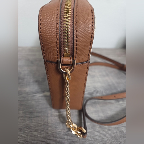 New Michael Kors Brown and Cream Crossbody Bag with Gold Chain - Picture 10 of 12